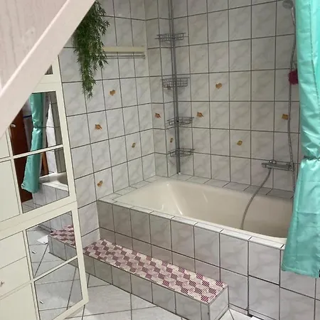 アパート Gaestezimmer Zum Waldsachsener Grund メラーネ